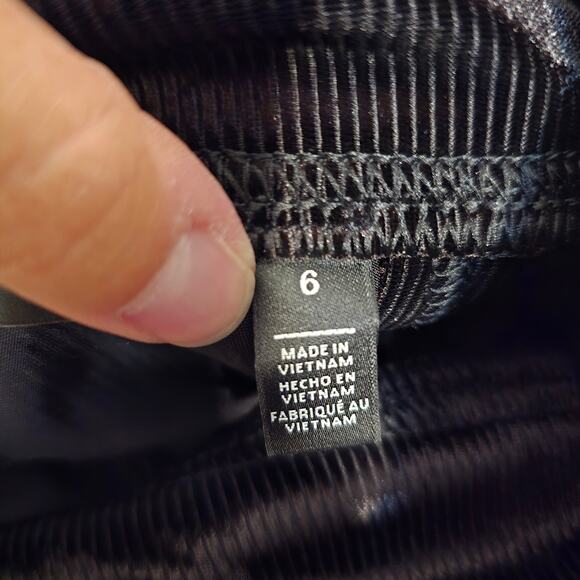 Women's WHBM Black Ribbed Velvet "Runway Legging" Pants | Size 6 - Picture 9 of 10